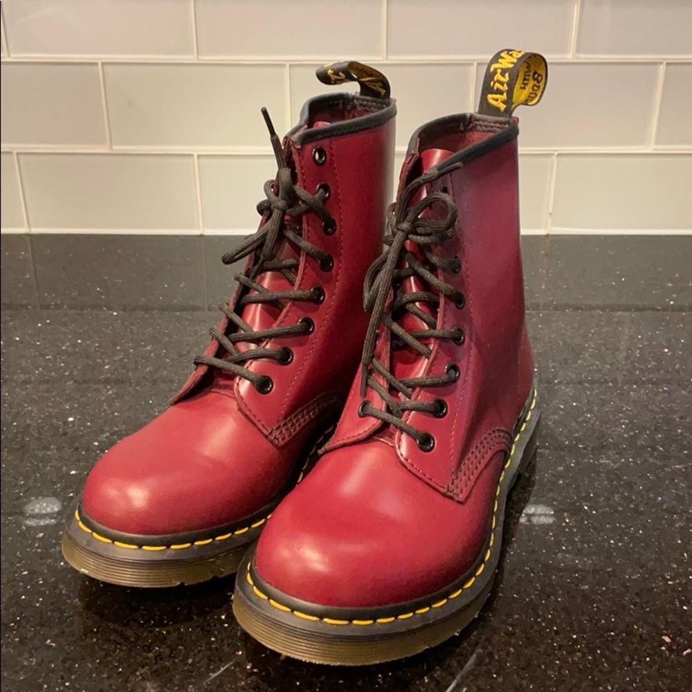 Dr. Marten’s 1460 smooth leather lace up boots
